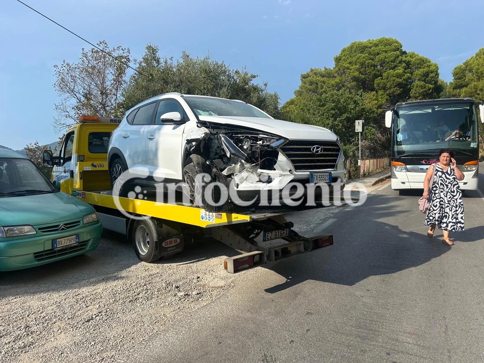 Castellabate, scontro auto contro moto sulla Via del Mare: un ferito in ospedale