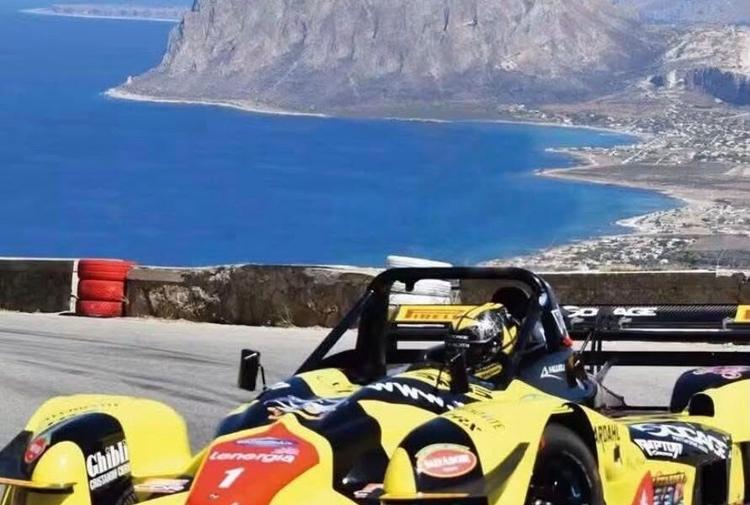 Tragedia alla cronoscalata di Monte Erice, auto fuori strada: due morti e un ferito grave