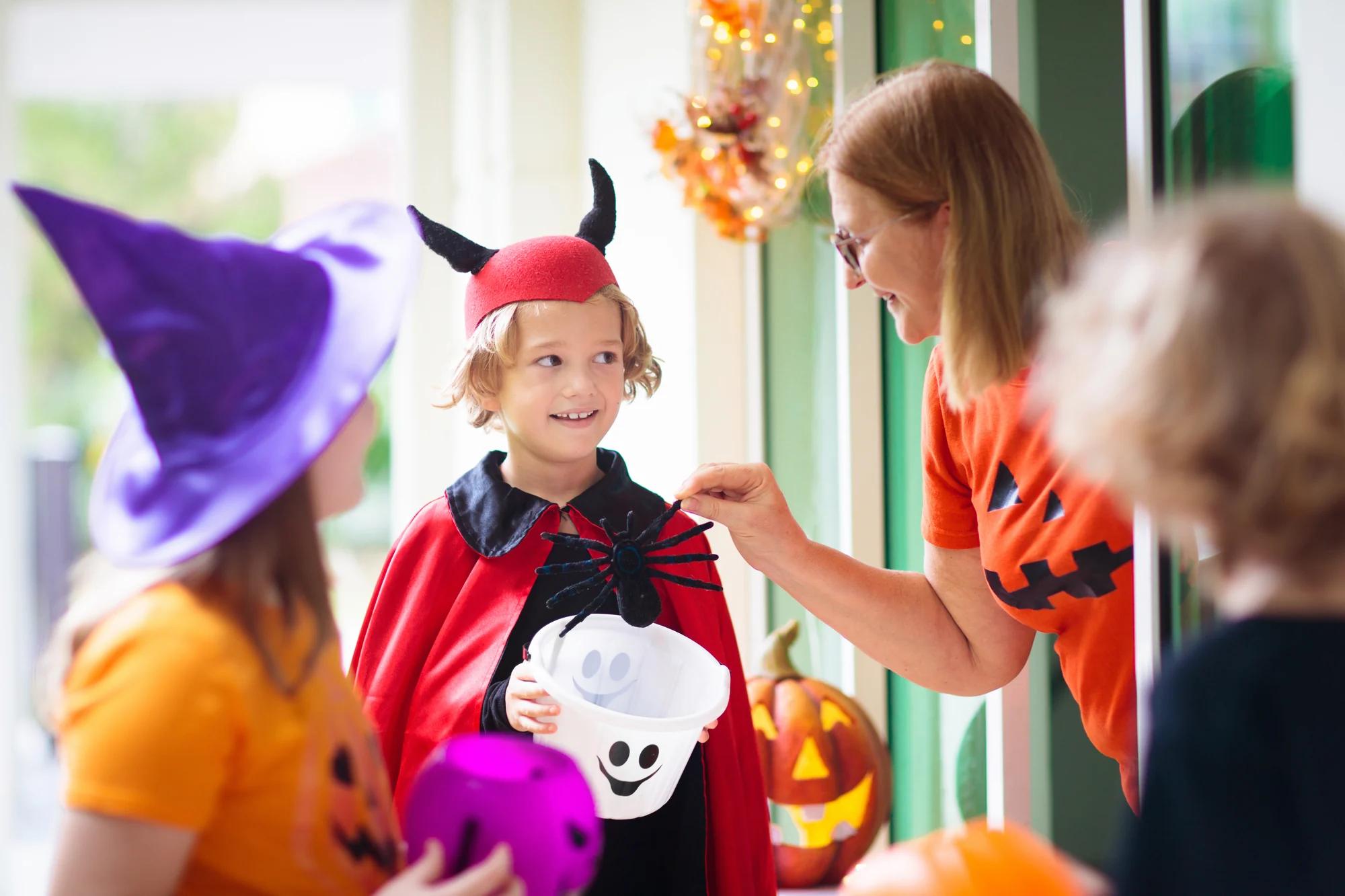 “Holywin” al posto di Halloween:&nbsp;nel Cilento   i bambini si vestono da Santi per Ognissanti