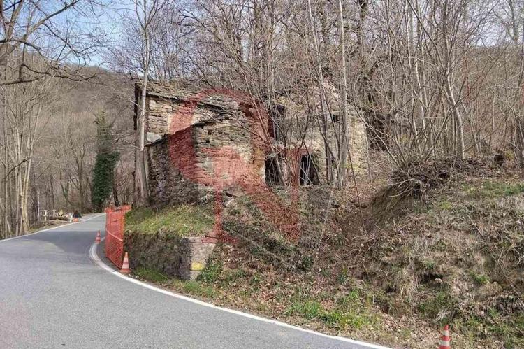pont canavese sp 46 di Frassinetto casa da demolire