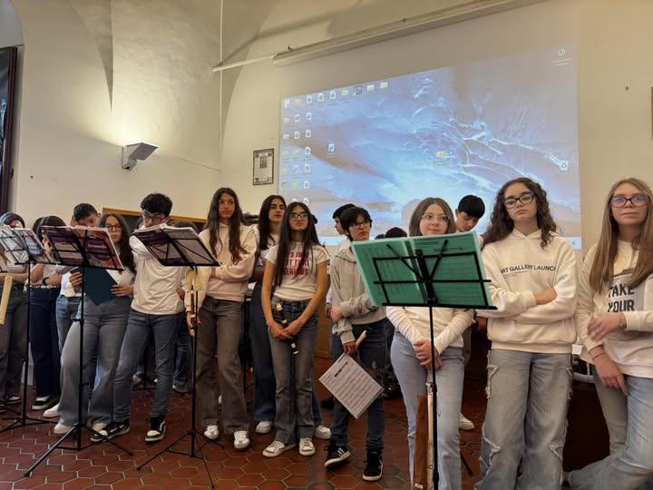 🌿 Un gesto dal profondo valore educativo e civile  Oggi l’Amministrazione Comunale, rappresentata dall’assessore Serio...