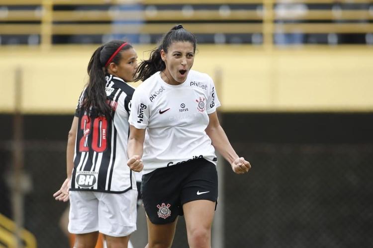 Corinthians vence o Atlético-MG e reassume liderança do Brasileirão feminino