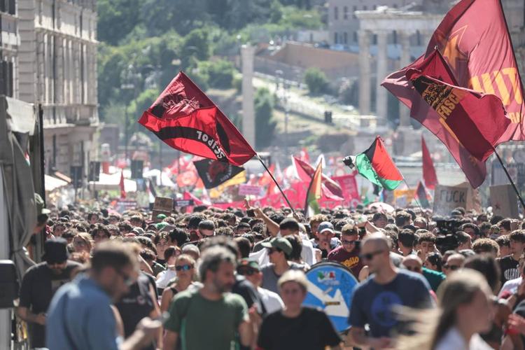 Roma, Mollicone-Tozzi (FdI): "Basta cortei a Esquilino: spostare tragitti e vietare quelli violenti. Presenteremo interrogazione"