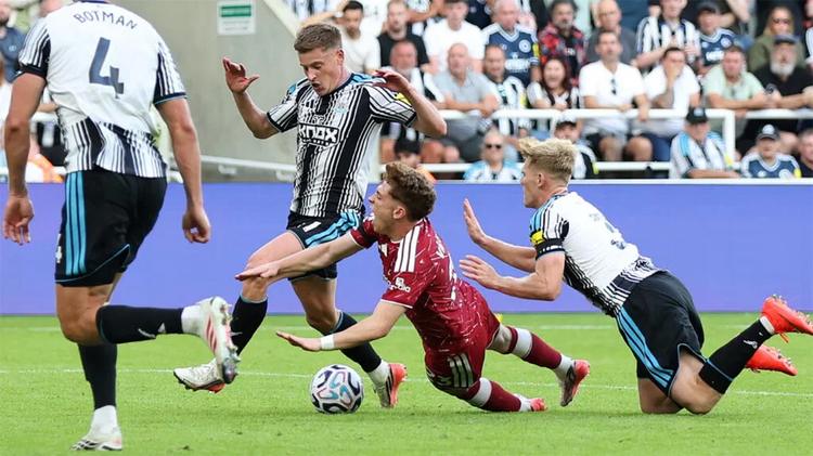 Victor Munoz Penalty Newcastle United Liverpool