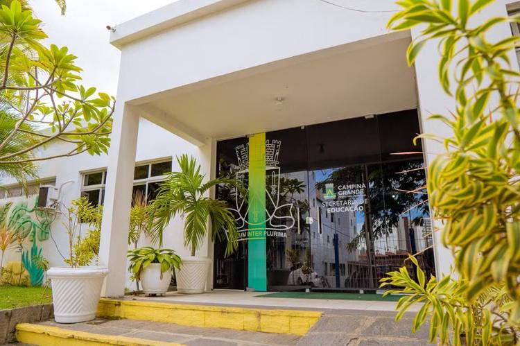 Campina Grande paga 14º salário para servidores da educação que alcançaram metas no Ideb