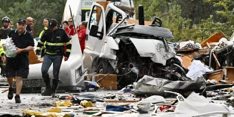 Drammatico bilancio del gravissimo incidente stradale sulla Terni-Rieti: 6 morti e 26 feriti in uno scontro camper-auto-bus