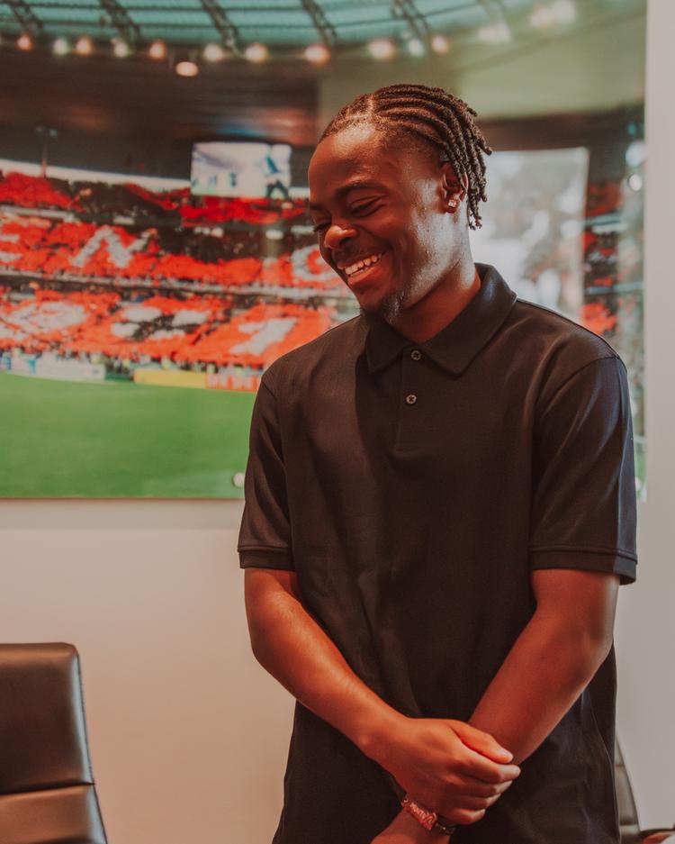 Vimoj Muntu Wa Mungu passe professionnel En Avant Guingamp EAG AMD02101