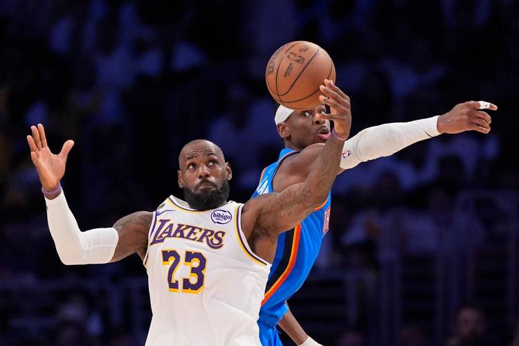 LeBron lascia i Lakers dopo otto anni: l’ultima tentazione porta a Curry