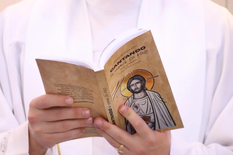 Comissão de Música Litúrgica disponibiliza sugestões de cantos para o Tempo Pascal a partir do novo hinário da Diocese de Caxias do Sul