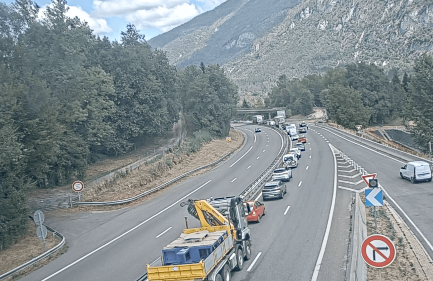 Grosse perturbation sur l'A43 en direction de Chambéry suite à un feu de poids lourd