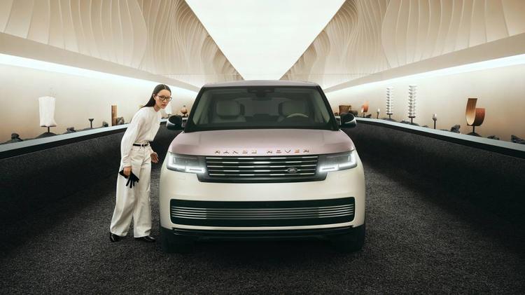 Range Rover alla Design Week con “Traces”, viaggio nell’artigianalità su misura