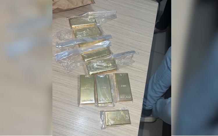 Homens são presos após tentarem enganar polícia e forjarem roubo de barras de ouro