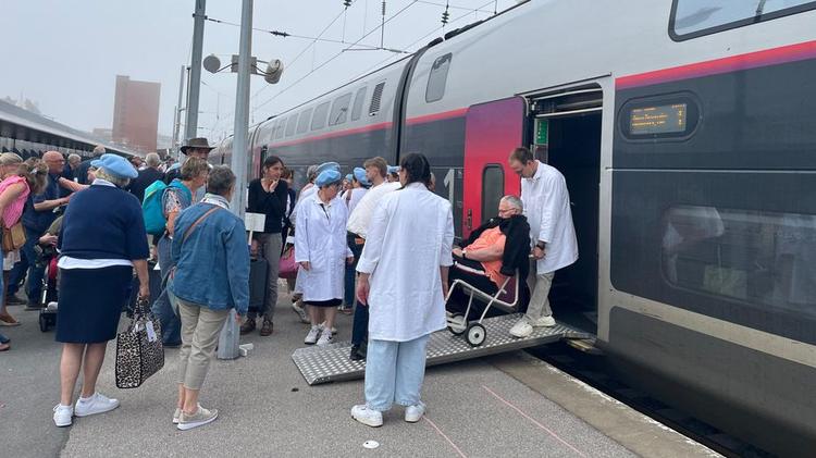Pèlerinage à Lourdes&nbsp;: 460 personnes, dont des malades, sont parties de Dunkerque dans un train spécialement aménagé