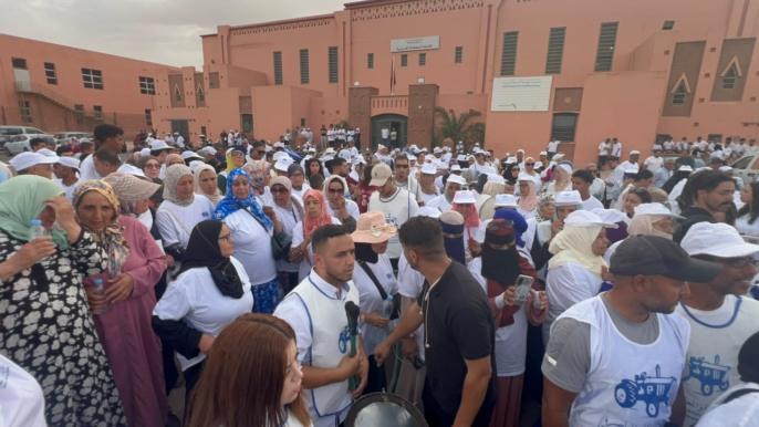 بالصور.. عشرات المتعاطفين والمناضلين يرافقون حنيش في حملته الانتخابية بالعزوزية