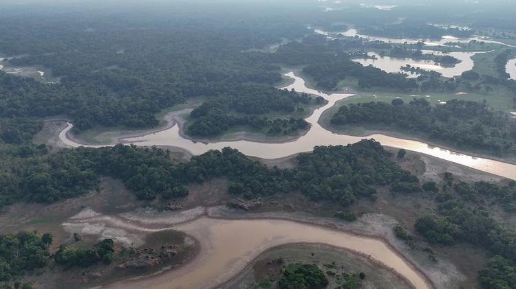 Amazonas decreta emergência em saúde por 180 dias após seca isolar 562 comunidades