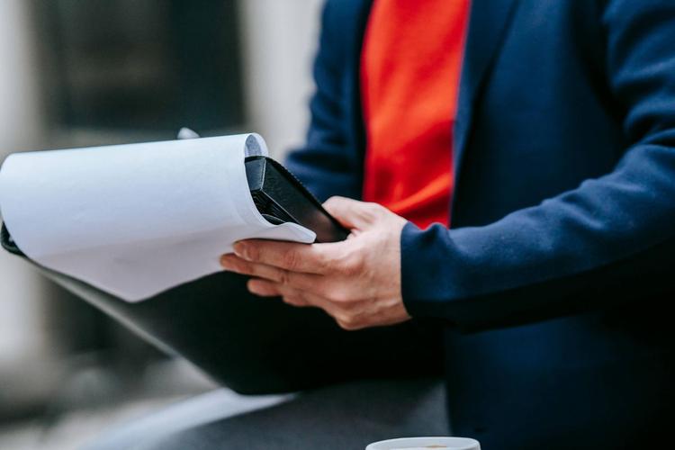 Werknemer mag geheim rapport inzien om zich na ontslag te kunnen verdedigen