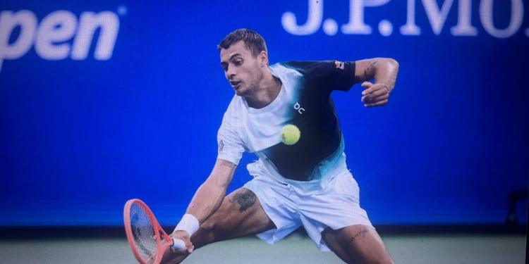 Us Open, maratona Cobolli. Prima va sotto 2-0, poi la clamorosa rimonta su Comesana