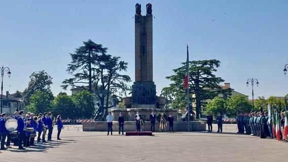 🇮🇹 Alcune immagini della cerimonia del 25 aprile a Noventa Vicentina 🇮🇹 F.to l’Amministrazione comunale