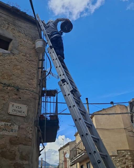 Entrano nel vivo e procedono a ritmo serrato nel territorio di Petralia Sottana i lavori di efficientamento energetico d...