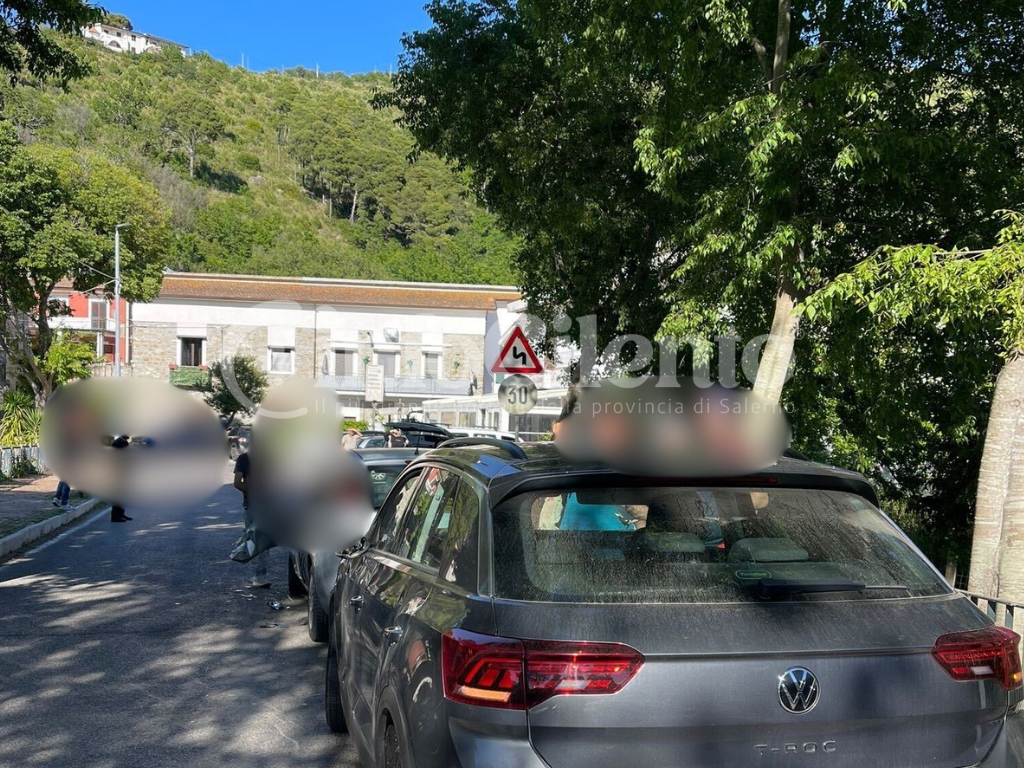 Incidente a Montecorice: si sgancia stabilizzatore di un camion e colpisce due auto, ferita una donna