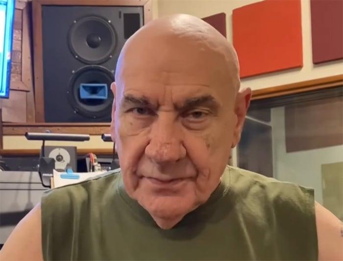 Bill Ward homenageia Cozy Powell em programa de rádio: "um anjo"