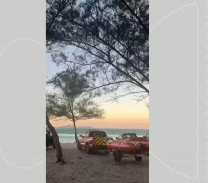 Adolescente de 14 anos desaparece no mar em Arraial do Cabo; bombeiros fazem buscas