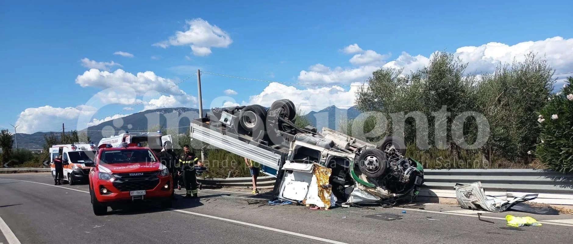 Tragedia a Serre: furgone si ribalta, muore il conducente di Roccadaspide