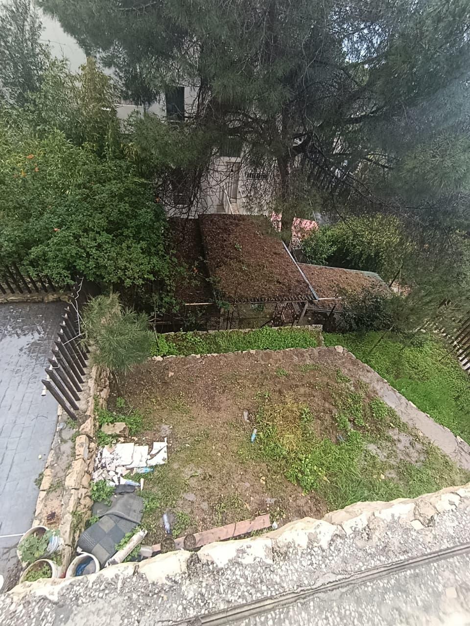 For Sale: Apartment in Ain Saade