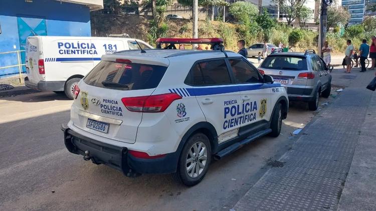 Homem e mulher são baleados e mortos no meio da rua em Cariacica