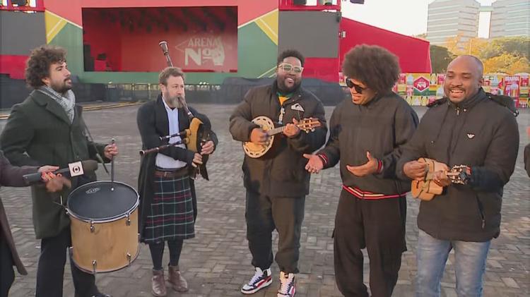 Especialista em música escocesa toca gaita de fole com grupo de pagode, usa 'saia' típica e aposta no Brasil: 'impossível a Escócia ganhar'