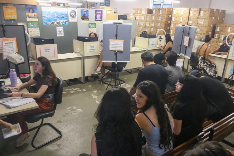 Prazo para tirar ou regularizar título de eleitor termina nesta quarta; cartórios de SP têm atendimento ampliado