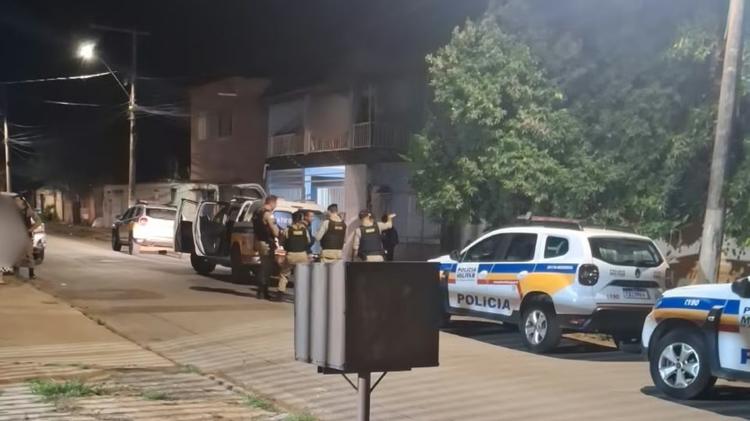 Tentativa de feminicídio: marido alcoolizado tenta matar a esposa e atira contra si em MG