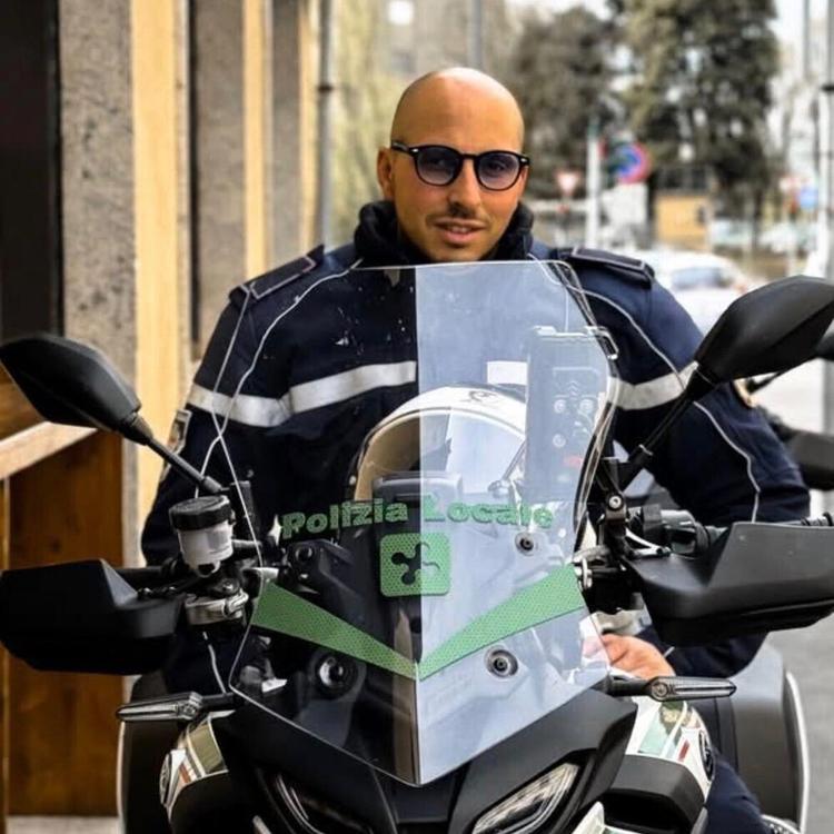 Milano, vigile in motocicletta muore inseguendo un'auto pirata