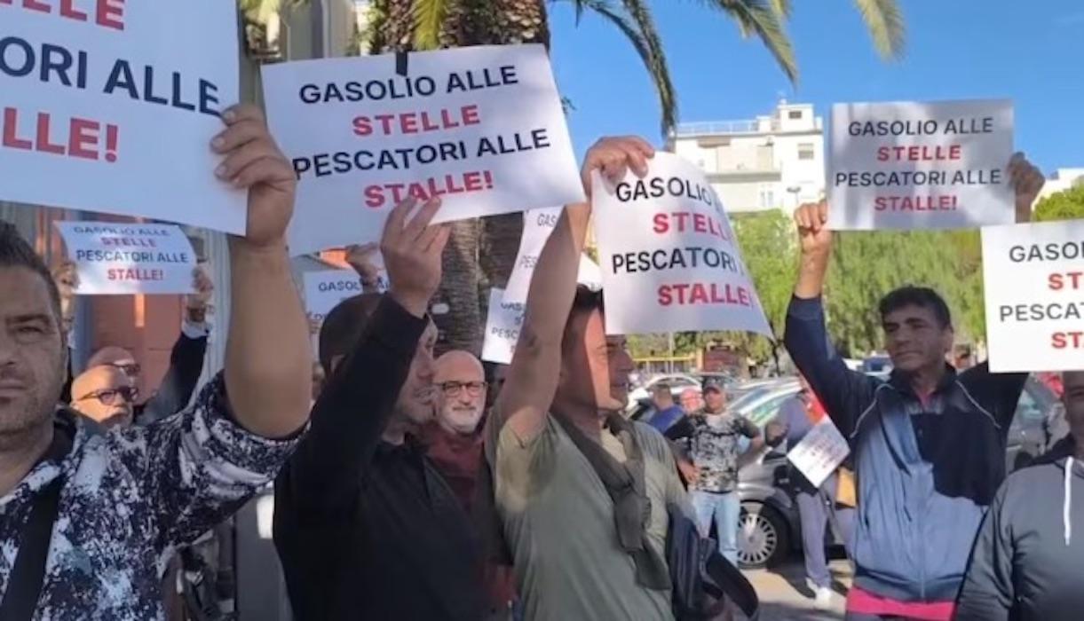Napoli, protesta contro il carovita: raduno a piazza Garibaldi e corteo in centro
