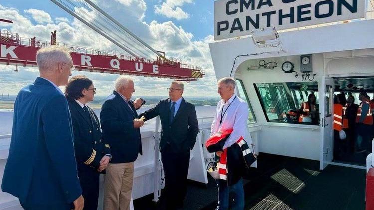 "Le Panthéon", l'un des plus grands porte-conteneurs au monde, fait escale à Dunkerque