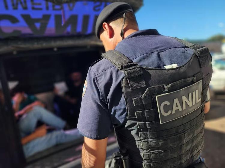 Homens são presos fazendo sexo em banheiro público de praça em Limeira