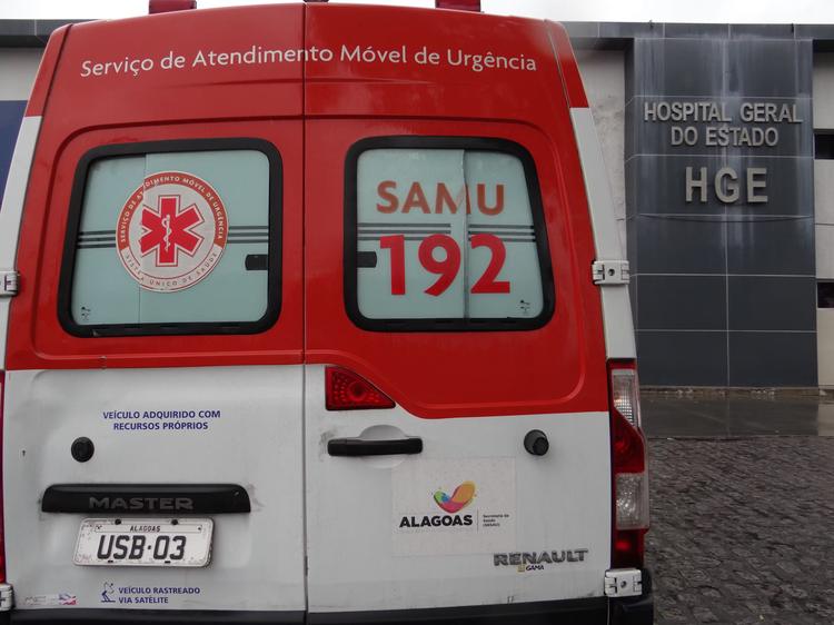 Grávida é esfaqueada pelo companheiro enquanto segurava bebê no colo em Maceió