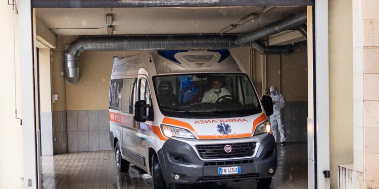 Calabria, il caos del 118 alimenta le polemiche: «Emergenza-urgenza in piena crisi»