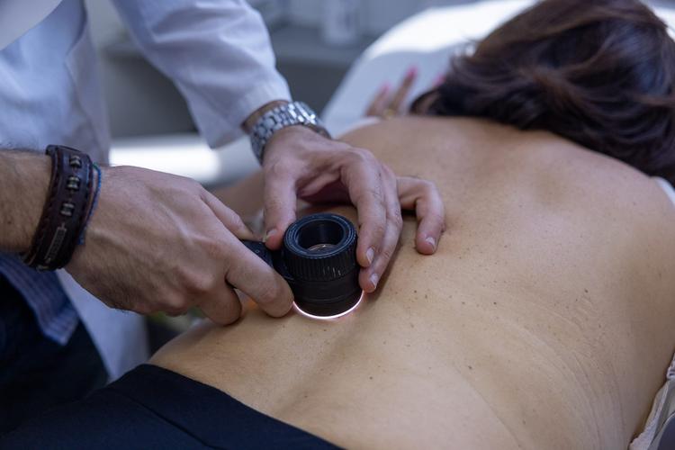 Itinerari della Salute dermatologica: dal 23 maggio il tour CRI per promuovere la prevenzione cutanea