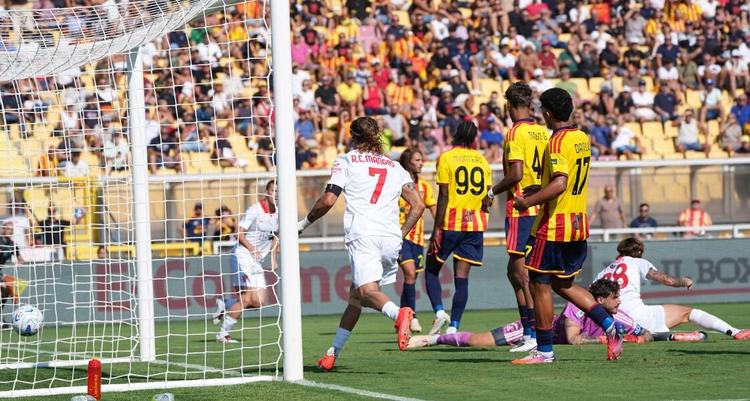 Lecce spettacolare ma che brividi nel finale: Monza rimontato e sconfitto 3-2
