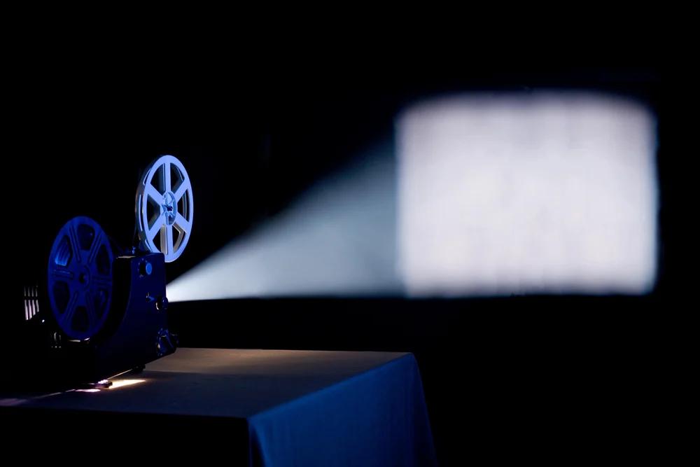 Cinema sotto le stelle 2026: sei appuntamenti all’aperto tra Vibonati e Villammare