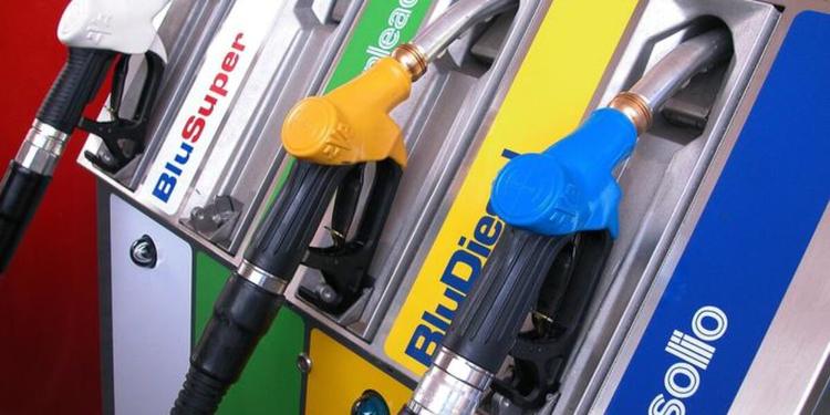 Caro carburanti, tetto ai prezzi anche da Q8. Meloni: "Segnale di attenzione alle famiglie italiane"