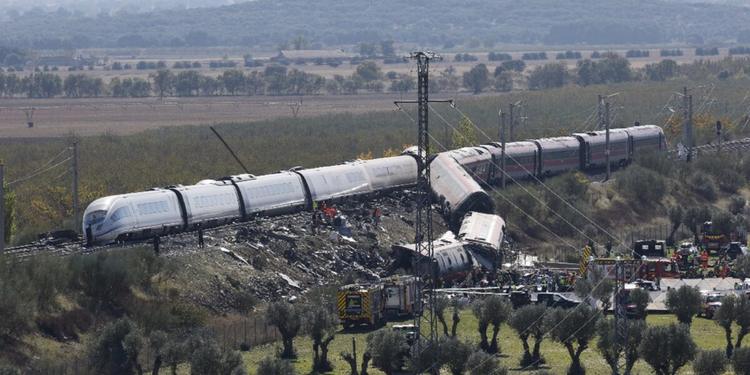 Disastro ferroviario in Spagna, sette italiani coinvolti: due donne disperse, salvo un passeggero di Cosenza
