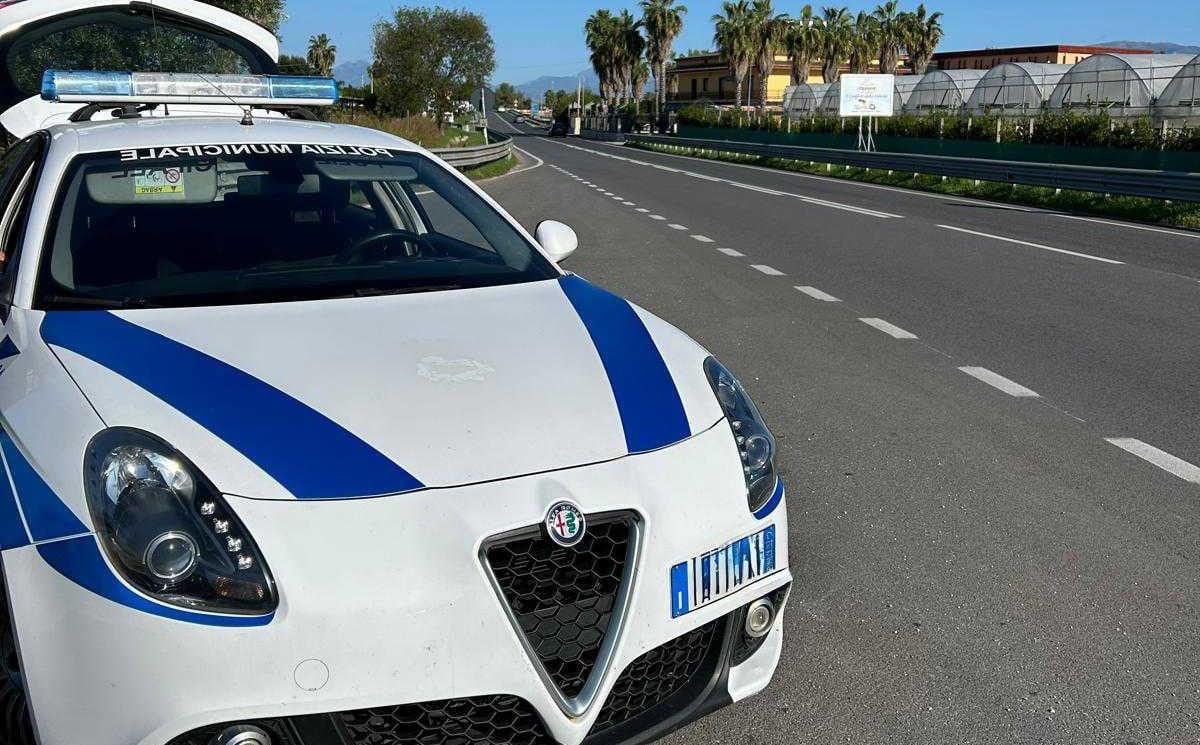 Eboli, posto di blocco a Santa Cecilia: imprenditore fermato dopo inseguimento