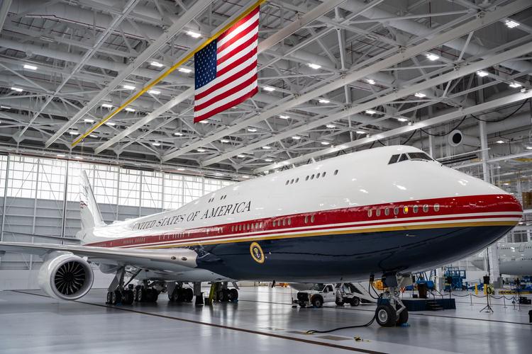 EUA apresentam novo Air Force One, presente do Catar a Trump