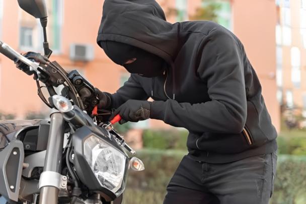 “GPS” يفضح لصا حديث الخروج من السجن بعد سرقة دراجة نارية بمراكش