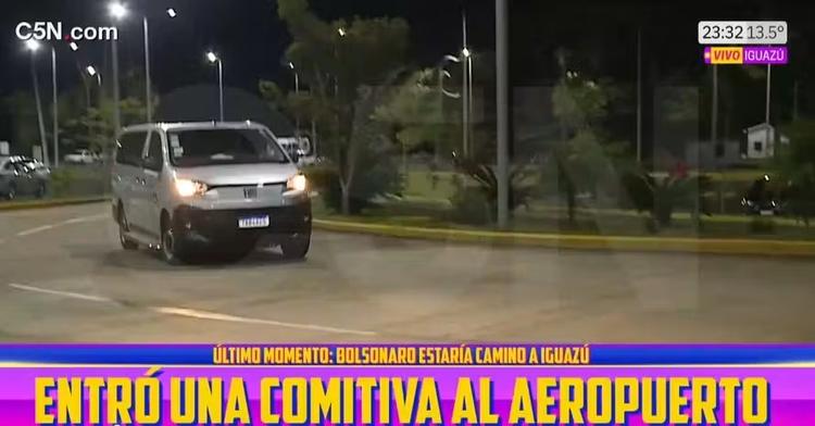 Após entrada na Argentina, imprensa do país viu van brasileira chegando 'de forma incomum' em aeroporto