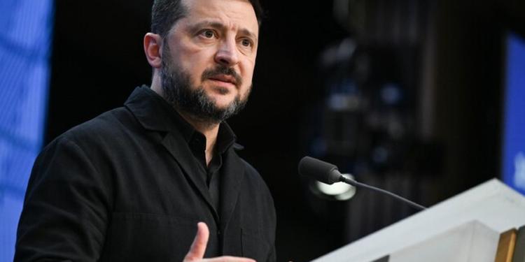Zelensky: "Pronti a negoziare. Gli Usa facciano pressioni su Putin, non su di noi. L'Europa apra un canale con lo zar"