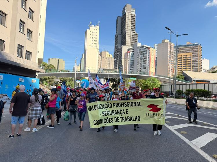 Greve de professores afeta 5% das escolas municipais em SP