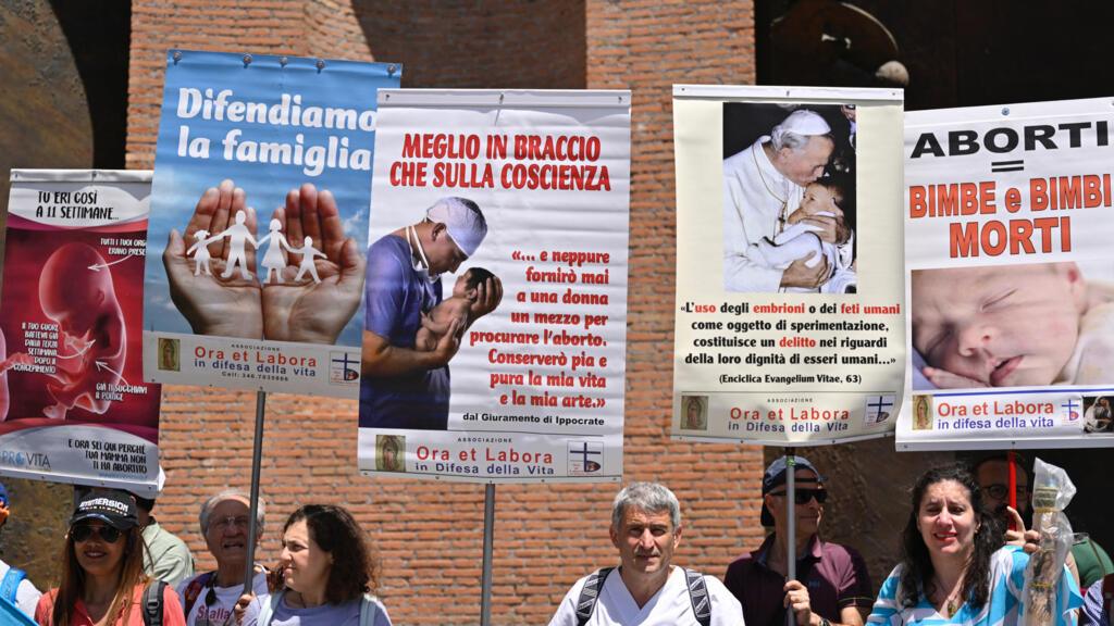 L'Italie ouvre les portes des cliniques publiques aux militants anti-avortement